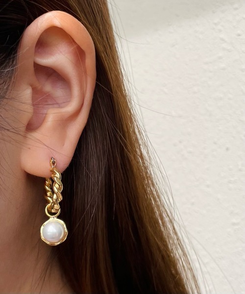 tone(トーン)の「【aussi/オッスィー】2way twist hoop パール ピアス(ニッケルフリー)(ピアス(両耳用)・レディース・ゴールド/シルバー・FREE)」の8枚目の写真