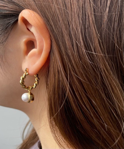 tone(トーン)の「【aussi/オッスィー】2way twist hoop パール ピアス(ニッケルフリー)(ピアス(両耳用)・レディース・ゴールド/シルバー・FREE)」の9枚目の写真