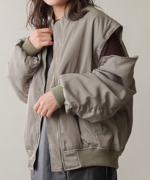 SPINNS(スピンズ)の「【マルチWAY】MA-1肩ジップジャケット/ベスト(MA-1・レディース・アイボリー/カーキ/ブラック・ONESIZE)」の3枚目の写真