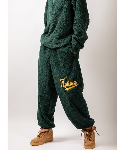 Beno（ビーノ）の「シルキーボア サガラ刺繍レターロゴ ワイドジョガーパンツ（スウェットパンツ・メンズ・グリーン/イエロー/オフホワイト/ピンクベージュ/ブラック・L/M）」の4枚目の写真