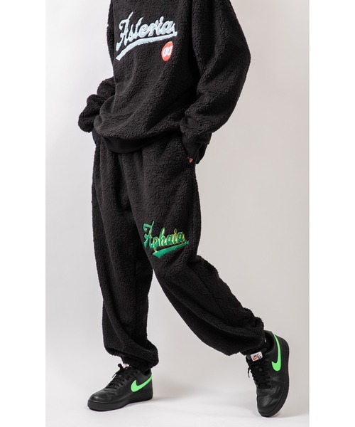 Beno（ビーノ）の「シルキーボア サガラ刺繍レターロゴ ワイドジョガーパンツ（スウェットパンツ・メンズ・グリーン/イエロー/オフホワイト/ピンクベージュ/ブラック・L/M）」の3枚目の写真