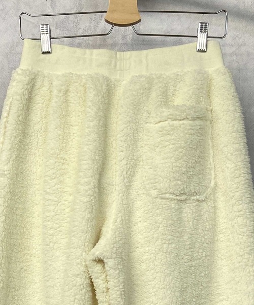 Beno（ビーノ）の「シルキーボア サガラ刺繍レターロゴ ワイドジョガーパンツ（スウェットパンツ・メンズ・グリーン/イエロー/オフホワイト/ピンクベージュ/ブラック・L/M）」の7枚目の写真