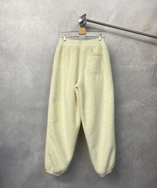 Beno（ビーノ）の「シルキーボア サガラ刺繍レターロゴ ワイドジョガーパンツ（スウェットパンツ・メンズ・グリーン/イエロー/オフホワイト/ピンクベージュ/ブラック・L/M）」の8枚目の写真