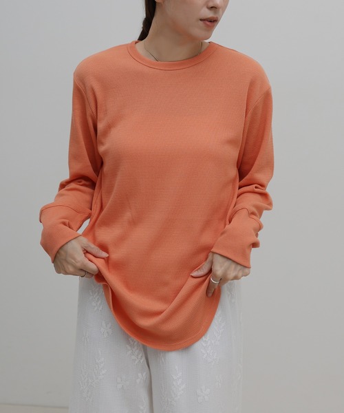 select MOCA(セレクトモカ)の「サーマルラウンドヘムベーシックロングTシャツ(Tシャツ/カットソー・レディース・コーラル/ブラック/オフホワイト・FREE)」の9枚目の写真