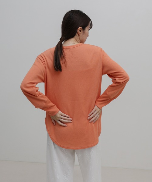 select MOCA(セレクトモカ)の「サーマルラウンドヘムベーシックロングTシャツ(Tシャツ/カットソー・レディース・コーラル/ブラック/オフホワイト・FREE)」の14枚目の写真