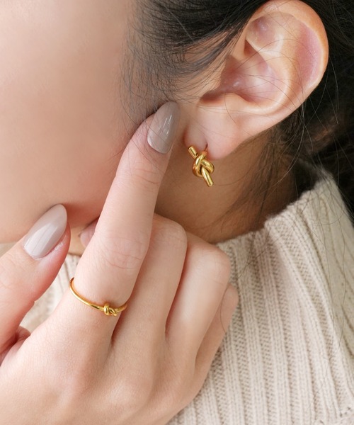 IAMUSE（アイアミューズ）の「金属アレルギー対応　ノットモチーフリング S0830【IAMUSE】（リング・レディース・ゴールド・9号/11号/13号）」の5枚目の写真