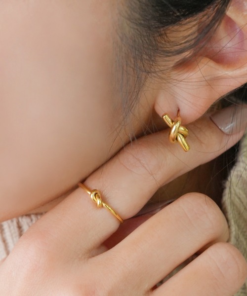 IAMUSE（アイアミューズ）の「金属アレルギー対応　ノットモチーフリング S0830【IAMUSE】（リング・レディース・ゴールド・9号/11号/13号）」の6枚目の写真