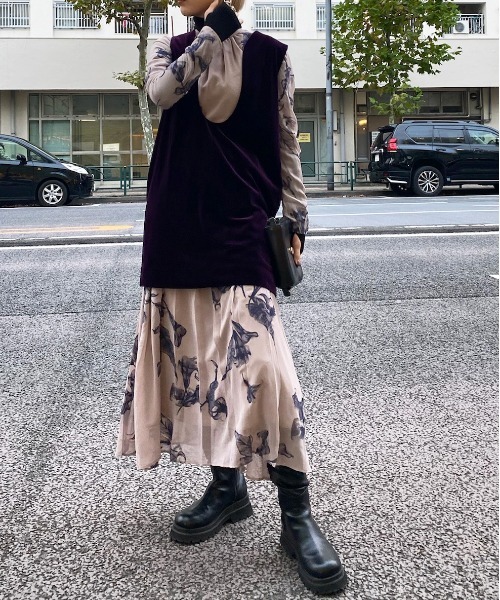 Ameri（アメリ）の「NUANCE CURVE VELOUR VEST（ベスト）」 - WEAR