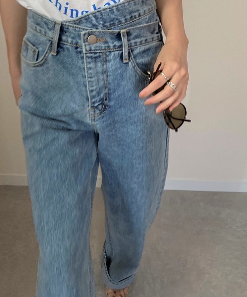 ISOOK(アイスー)の「Waist design loose denims / ウエストデザインルーズデニム(デニムパンツ・レディース・ライトブルー・S/M)」の5枚目の写真