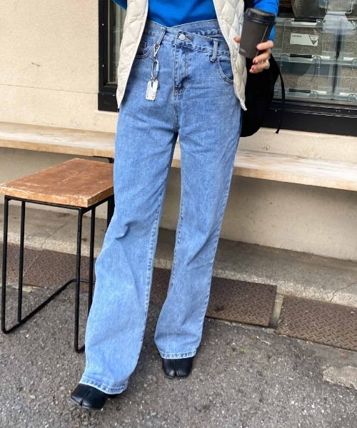 ISOOK(アイスー)の「Waist design loose denims / ウエストデザインルーズデニム(デニムパンツ・レディース・ライトブルー・S/M)」の13枚目の写真