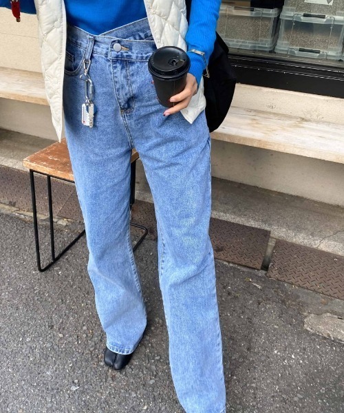 ISOOK(アイスー)の「Waist design loose denims / ウエストデザインルーズデニム(デニムパンツ・レディース・ライトブルー・S/M)」の12枚目の写真