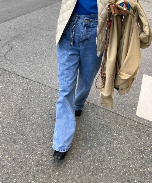 ISOOK(アイスー)の「Waist design loose denims / ウエストデザインルーズデニム(デニムパンツ・レディース・ライトブルー・S/M)」の9枚目の写真