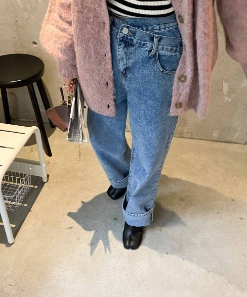 ISOOK(アイスー)の「Waist design loose denims / ウエストデザインルーズデニム(デニムパンツ・レディース・ライトブルー・S/M)」の6枚目の写真