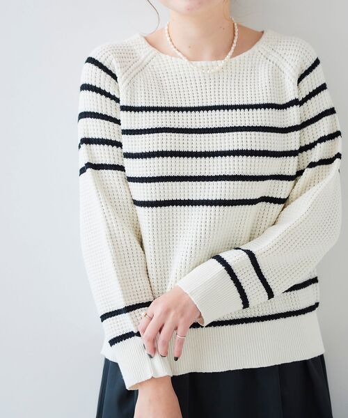 le.coeur blanc(ルクールブラン)の「ヘンケイボーダー畦アミプルオーバー(ニット/セーター・レディース・オフホワイト/ブルー系その他4・38)」の4枚目の写真
