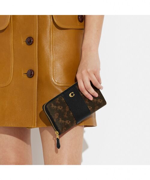 COACH（コーチ）の「アコーディオン ジップ ウォレット・ホース アンド