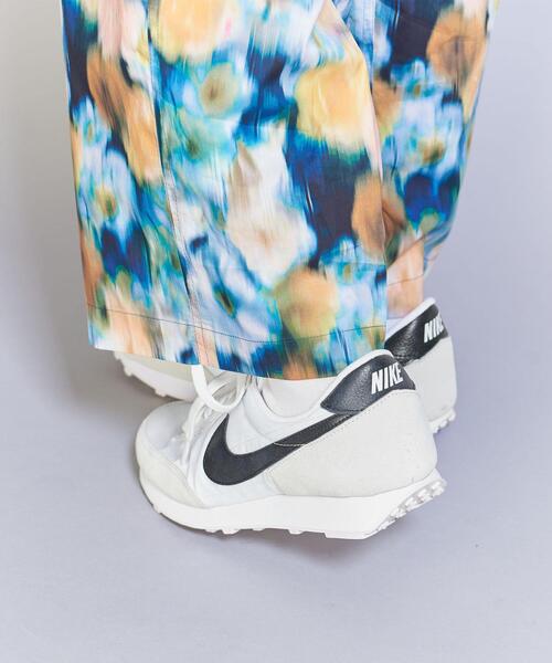 NIKE（ナイキ）の「＜NIKE＞DAYBREAK デイブレイク/スニーカー（スニーカー・レディース・ホワイト/オフホワイト・23cm/24cm/25cm/23.5cm/24.5cm）」の4枚目の写真