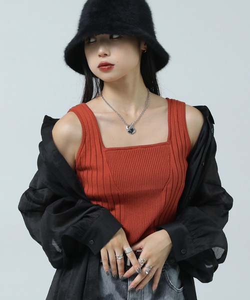 PAGEBOY(ページボーイ)の「スクエアネックニットタンク(タンクトップ・レディース・ブラック/オフホワイト/チャコールグレー/イエロー/ミント/ターコイズブルー/ピンク/マスタード/オレンジ系・FREE)」の9枚目の写真