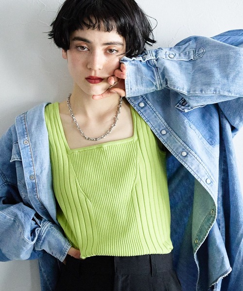 PAGEBOY(ページボーイ)の「スクエアネックニットタンク(タンクトップ・レディース・ブラック/オフホワイト/チャコールグレー/イエロー/ミント/ターコイズブルー/ピンク/マスタード/オレンジ系・FREE)」の7枚目の写真