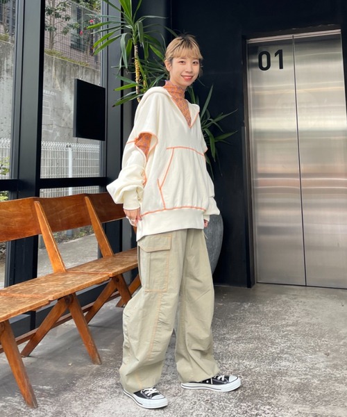 HELLO.SANFRANCISCO(ハローサンフランシスコ)の「【HELLO.SANFRANCISCO/ハローサンフランシスコ】配色ステッチカットアウトフーディー(パーカー・レディース・オレンジ/オフホワイト/ブルー・FREE)」の5枚目の写真