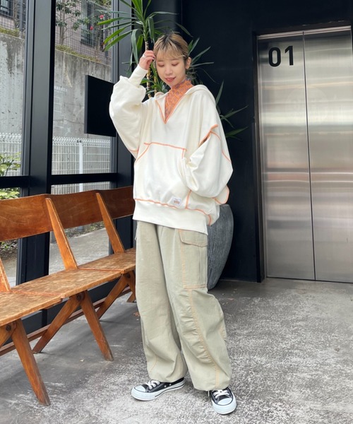 HELLO.SANFRANCISCO(ハローサンフランシスコ)の「【HELLO.SANFRANCISCO/ハローサンフランシスコ】配色ステッチカットアウトフーディー(パーカー・レディース・オレンジ/オフホワイト/ブルー・FREE)」の21枚目の写真