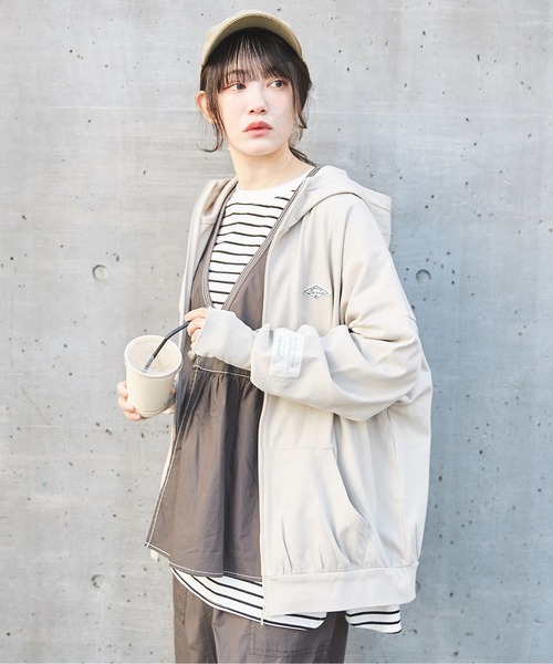 CUBE SUGAR（キューブシュガー）の「UVカット加工ドルマンスリーブジップパーカー（パーカー・レディース・マルチ/グレー/パープル/オレンジ/ブラック/ホワイト/カラフル/ミント/ピンク/ライトグレー/イエロー/ナチュラル/ブルー・M）」の4枚目の写真