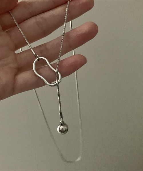 tolene(トレネ)の「ニュアンス ラリエットネックレス(ネックレス・レディース・シルバー/ゴールド・ONE SIZE)」の4枚目の写真