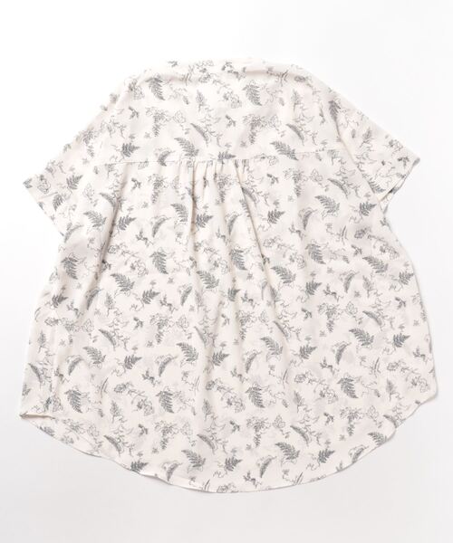 Elura(エルーラ)の「サラサラ着映えスキッパーチュニック(シャツ/ブラウス・レディース・ネイビー/グリーン系その他/ピンク系その他6/ブラック系その他/ピンクベージュ/ホワイト系その他6/ホワイト/ホワイト系その他3/ライトベージュ/ホワイト系その他2/オフホワイト/ダークネイビー/ライトグレー/ブラック・MEDIUM/LARGE/SMALL)」の15枚目の写真