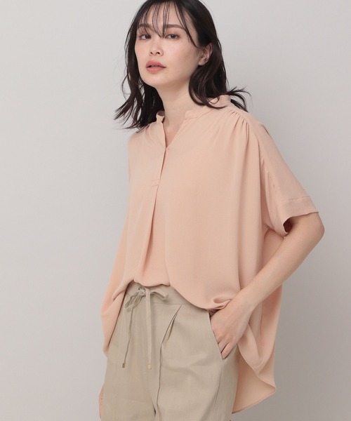 Elura(エルーラ)の「サラサラ着映えスキッパーチュニック(シャツ/ブラウス・レディース・ネイビー/グリーン系その他/ピンク系その他6/ブラック系その他/ピンクベージュ/ホワイト系その他6/ホワイト/ホワイト系その他3/ライトベージュ/ホワイト系その他2/オフホワイト/ダークネイビー/ライトグレー/ブラック・MEDIUM/LARGE/SMALL)」の14枚目の写真