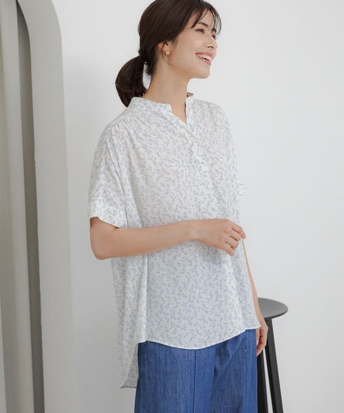 Elura(エルーラ)の「サラサラ着映えスキッパーチュニック(シャツ/ブラウス・レディース・ネイビー/グリーン系その他/ピンク系その他6/ブラック系その他/ピンクベージュ/ホワイト系その他6/ホワイト/ホワイト系その他3/ライトベージュ/ホワイト系その他2/オフホワイト/ダークネイビー/ライトグレー/ブラック・MEDIUM/LARGE/SMALL)」の5枚目の写真