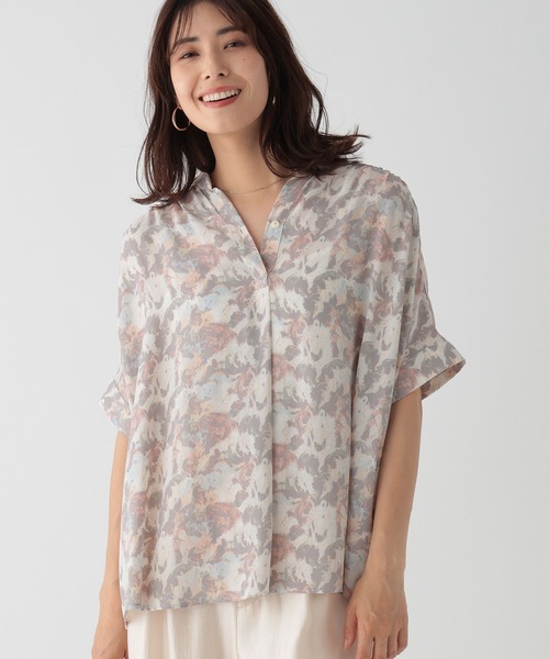 Elura(エルーラ)の「サラサラ着映えスキッパーチュニック(シャツ/ブラウス・レディース・ネイビー/グリーン系その他/ピンク系その他6/ブラック系その他/ピンクベージュ/ホワイト系その他6/ホワイト/ホワイト系その他3/ライトベージュ/ホワイト系その他2/オフホワイト/ダークネイビー/ライトグレー/ブラック・MEDIUM/LARGE/SMALL)」の9枚目の写真