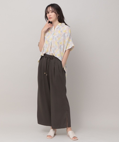 Elura(エルーラ)の「サラサラ着映えスキッパーチュニック(シャツ/ブラウス・レディース・ネイビー/グリーン系その他/ピンク系その他6/ブラック系その他/ピンクベージュ/ホワイト系その他6/ホワイト/ホワイト系その他3/ライトベージュ/ホワイト系その他2/オフホワイト/ダークネイビー/ライトグレー/ブラック・MEDIUM/LARGE/SMALL)」の17枚目の写真