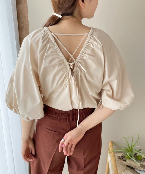 LOWRYS FARM(ローリーズファーム)の「バックシャンボリュームS6S 192438(シャツ/ブラウス・レディース・ブラック/ベージュ/ホワイト・FREE)」の3枚目の写真