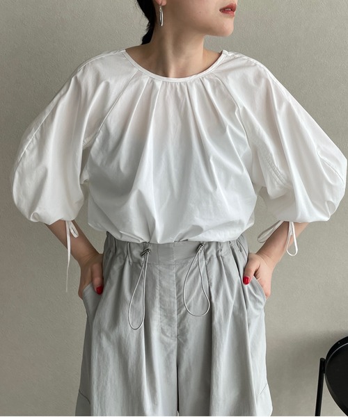 LOWRYS FARM(ローリーズファーム)の「バックシャンボリュームS6S 192438(シャツ/ブラウス・レディース・ブラック/ベージュ/ホワイト・FREE)」の2枚目の写真