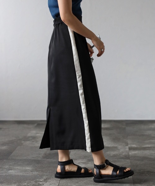 Bonjour Sagan(ボンジュールサガン)の「サイドラインスカート(スカート・レディース・ブラック・FREE)」の3枚目の写真