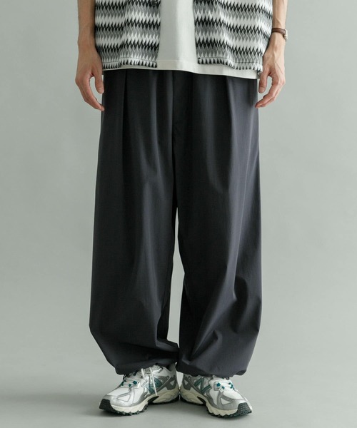 URBAN RESEARCH(アーバンリサーチ)の「URBAN RESEARCH iD ナイロンストレッチイージーオーバーパンツ(その他パンツ・メンズ・チャコールグレー/ブラック/ネイビー・MEDIUM/LARGE)」の10枚目の写真