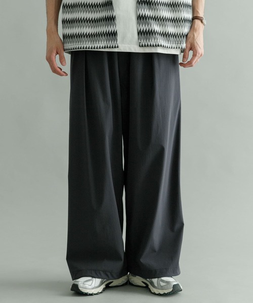 URBAN RESEARCH(アーバンリサーチ)の「URBAN RESEARCH iD ナイロンストレッチイージーオーバーパンツ(その他パンツ・メンズ・チャコールグレー/ブラック/ネイビー・MEDIUM/LARGE)」の13枚目の写真