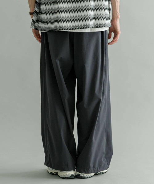 URBAN RESEARCH(アーバンリサーチ)の「URBAN RESEARCH iD ナイロンストレッチイージーオーバーパンツ(その他パンツ・メンズ・チャコールグレー/ブラック/ネイビー・MEDIUM/LARGE)」の15枚目の写真