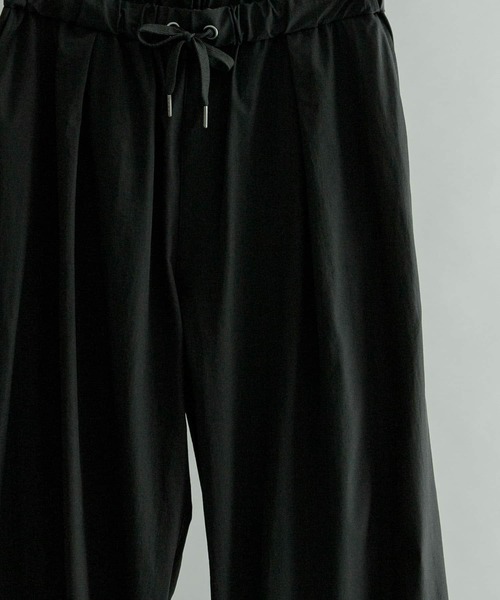 URBAN RESEARCH(アーバンリサーチ)の「URBAN RESEARCH iD ナイロンストレッチイージーオーバーパンツ(その他パンツ・メンズ・チャコールグレー/ブラック/ネイビー・MEDIUM/LARGE)」の16枚目の写真