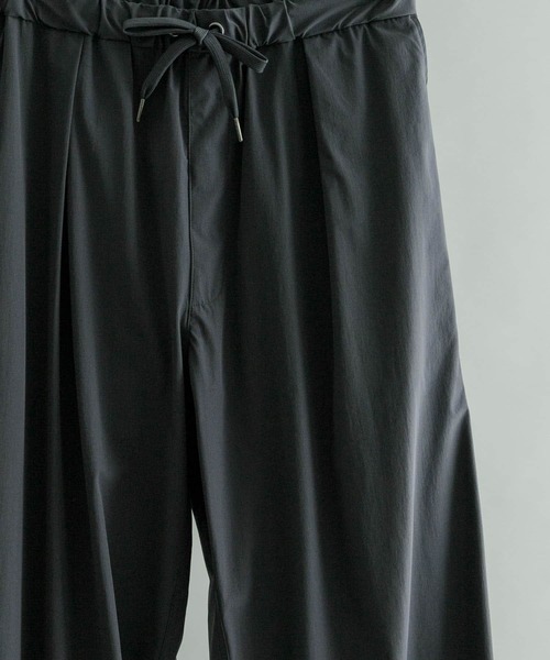 URBAN RESEARCH(アーバンリサーチ)の「URBAN RESEARCH iD ナイロンストレッチイージーオーバーパンツ(その他パンツ・メンズ・チャコールグレー/ブラック/ネイビー・MEDIUM/LARGE)」の17枚目の写真