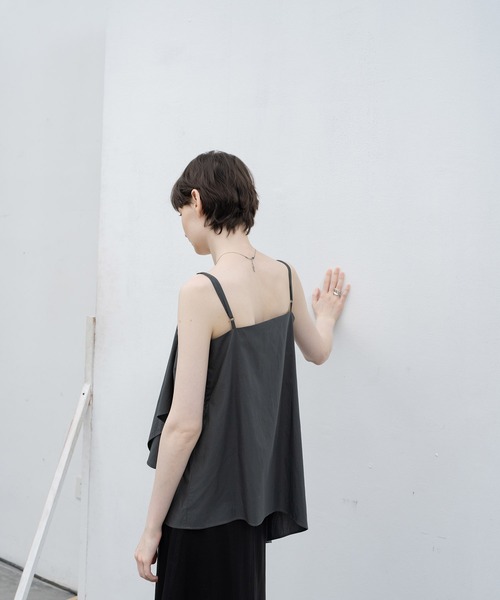 EKCOOKIES（イーケークッキーズ）の「【 EKCOOKIES 】アシンメトリーフリルキャミビスチェ（キャミソール・レディース・カーキ・M）」の6枚目の写真