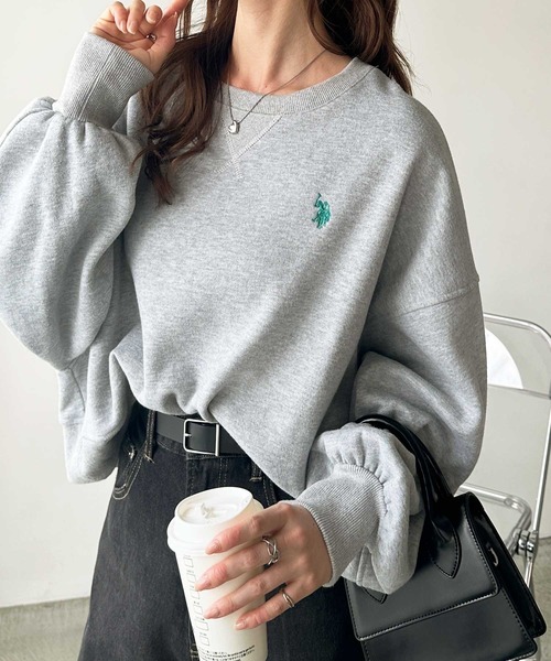 U.S. POLO ASSN.（ユーエスポロアッスン）の「GeeRA別注【U.S. POLO ASSN.】ワンポイント刺繍袖ボリュームショート裏起毛スウェット（スウェット・レディース・ブラック/オートミール/杢グレー/ベージュ・LARGE/MEDIUM/SMALL）」の20枚目の写真