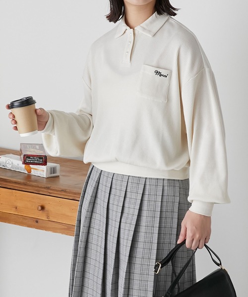 BONLECILL（ボンルシール）の「パールボタン配色フレンチ刺繍ワッフルポロシャツ（ポロシャツ・レディース・ブルー/アイボリー/ブラック/レッド・FREE）」の9枚目の写真
