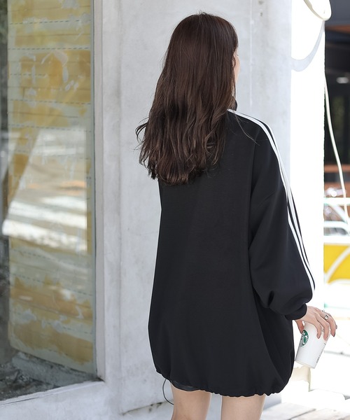 COLONY 2139（コロニートゥーワンスリーナイン）の「ドレープピケラインボリュームプルオーバー（ジャージ・レディース・ブラック/ネイビー・FREE）」の4枚目の写真