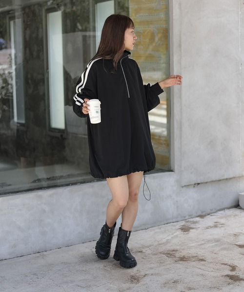 COLONY 2139（コロニートゥーワンスリーナイン）の「ドレープピケラインボリュームプルオーバー（ジャージ・レディース・ブラック/ネイビー・FREE）」の8枚目の写真