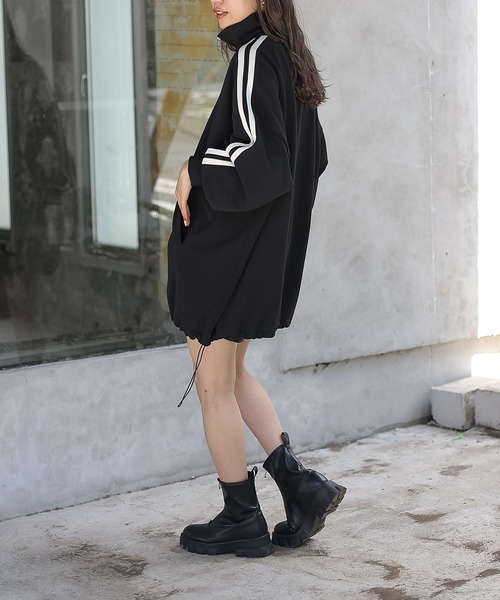 COLONY 2139（コロニートゥーワンスリーナイン）の「ドレープピケラインボリュームプルオーバー（ジャージ・レディース・ブラック/ネイビー・FREE）」の9枚目の写真