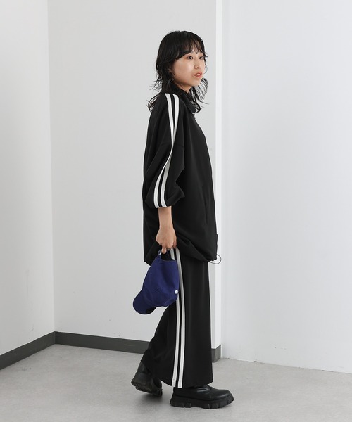 COLONY 2139（コロニートゥーワンスリーナイン）の「ドレープピケラインボリュームプルオーバー（ジャージ・レディース・ブラック/ネイビー・FREE）」の10枚目の写真