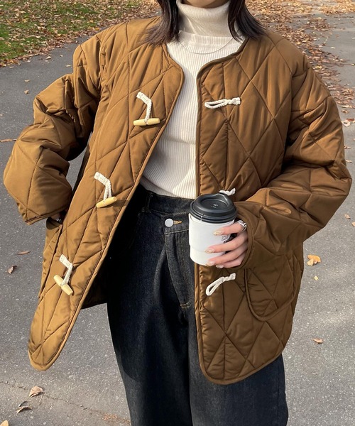 Chillfar（チルファー）の「ダッフルキルティングコート（ダウンジャケット/コート・レディース・ベージュ/ネイビー/ブラウン/アイボリー/カーキ・FREE）」の3枚目の写真