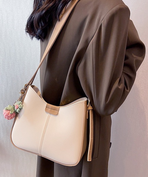 Amulet（アミュレット）の「フェイクレザーショルダーバッグ（ショルダーバッグ・レディース・ブラック/ホワイト/ブラウン・FREE）」の2枚目の写真