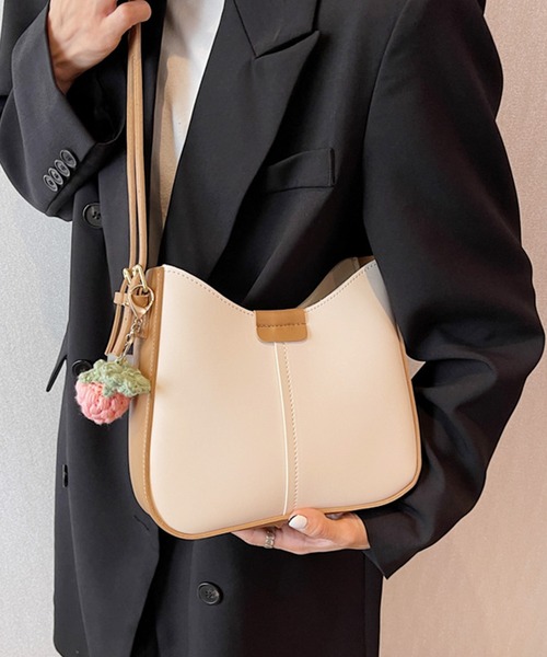 Amulet（アミュレット）の「フェイクレザーショルダーバッグ（ショルダーバッグ・レディース・ブラック/ホワイト/ブラウン・FREE）」の10枚目の写真