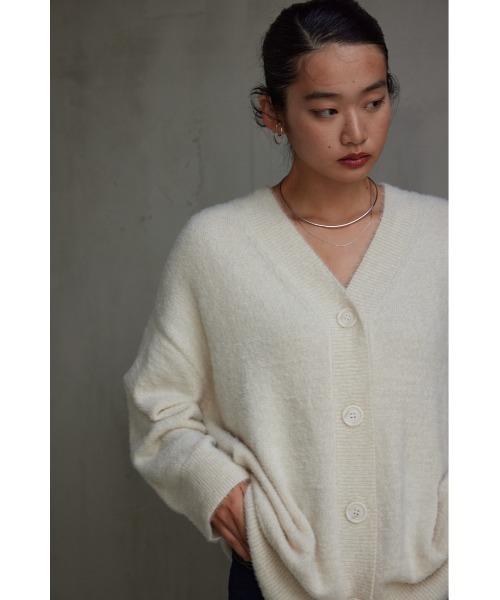 AZUL by moussy（アズールバイマウジー）の「モヘヤライクニットカーディガン（カーディガン/ボレロ・レディース・アイボリー/イエロー系その他/ブラック/グレー/ブルー・SMALL/MEDIUM）」の7枚目の写真